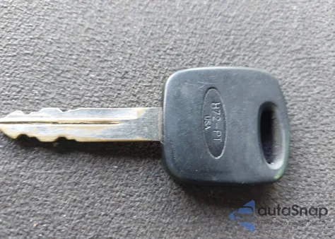 2004 Ford F-150 Heritage Xl/Xlt z USA, uszkodzony, nr VIN 2FTRX17244CA54948